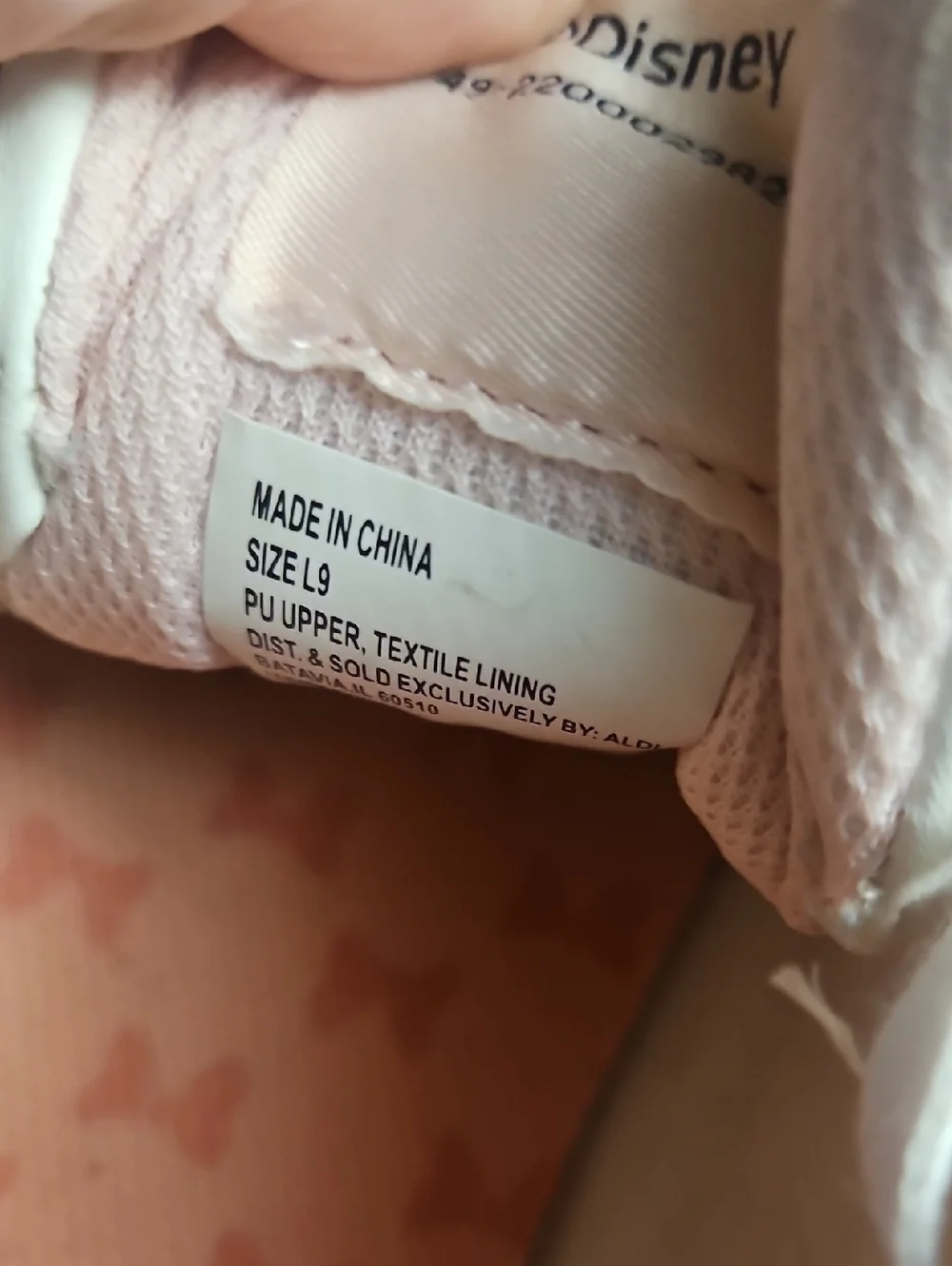 GUC Disney Minnie Sneakers - Picture 2 of 3